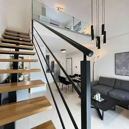 Apartment G1 - Stylish Maisonette Near Marina Flisvos