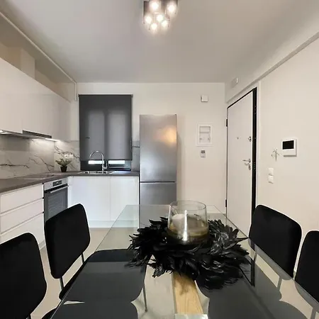 Apartment G1 - Stylish Maisonette Near Marina Flisvos Athens