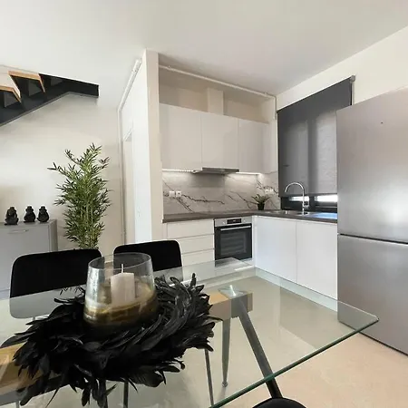 Apartment G1 - Stylish Maisonette Near Marina Flisvos
