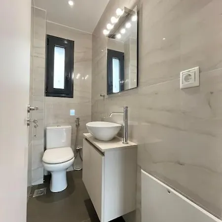 Apartment G1 - Stylish Maisonette Near Marina Flisvos Athens